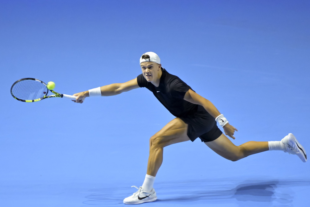 莱昂纳德近 莱昂纳德近