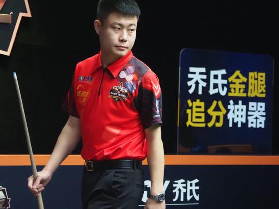 由赞助商冠 由赞助商冠